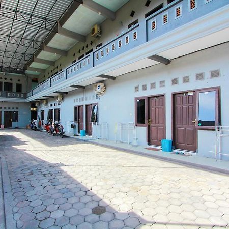 Spot On 2288 Kost Mittasukha Family Hotel Banyuwangi  Exterior photo