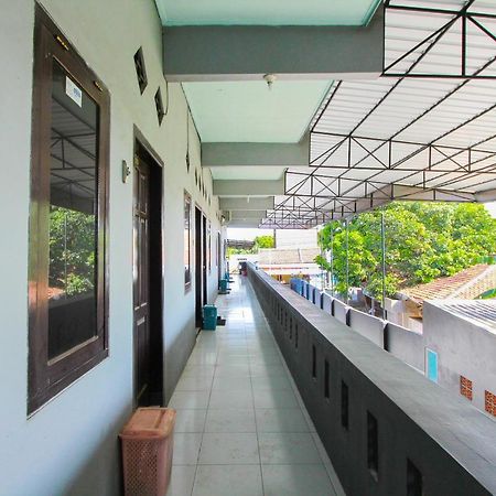 Spot On 2288 Kost Mittasukha Family Hotel Banyuwangi  Exterior photo