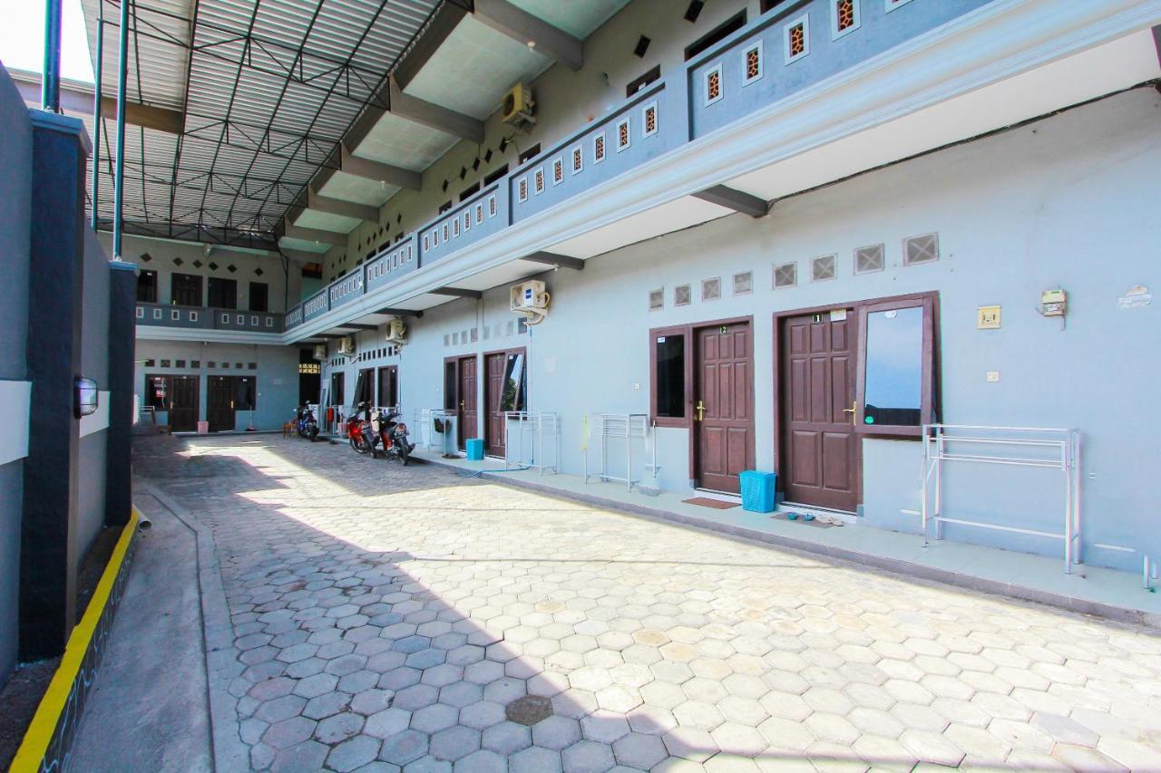 Spot On 2288 Kost Mittasukha Family Hotel Banyuwangi  Exterior photo