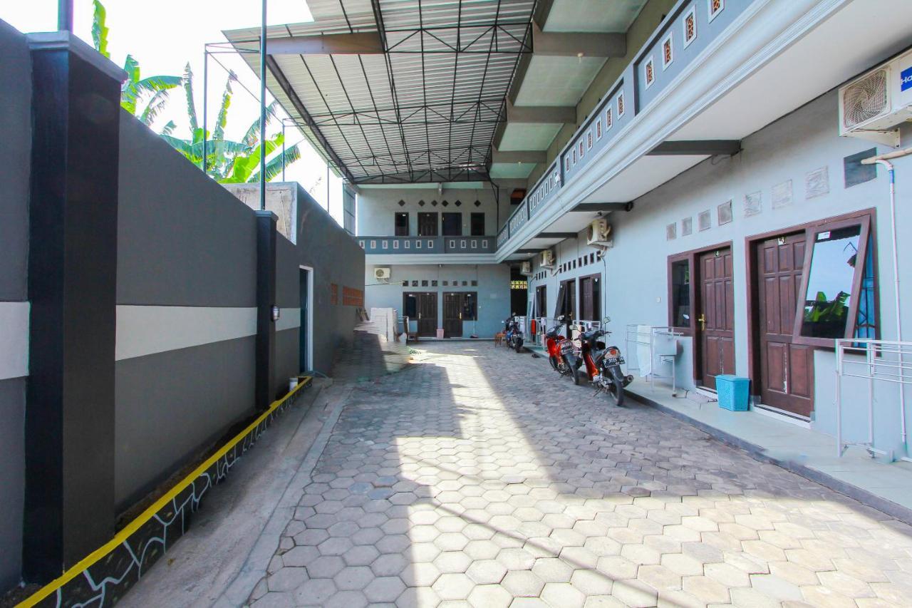 Spot On 2288 Kost Mittasukha Family Hotel Banyuwangi  Exterior photo