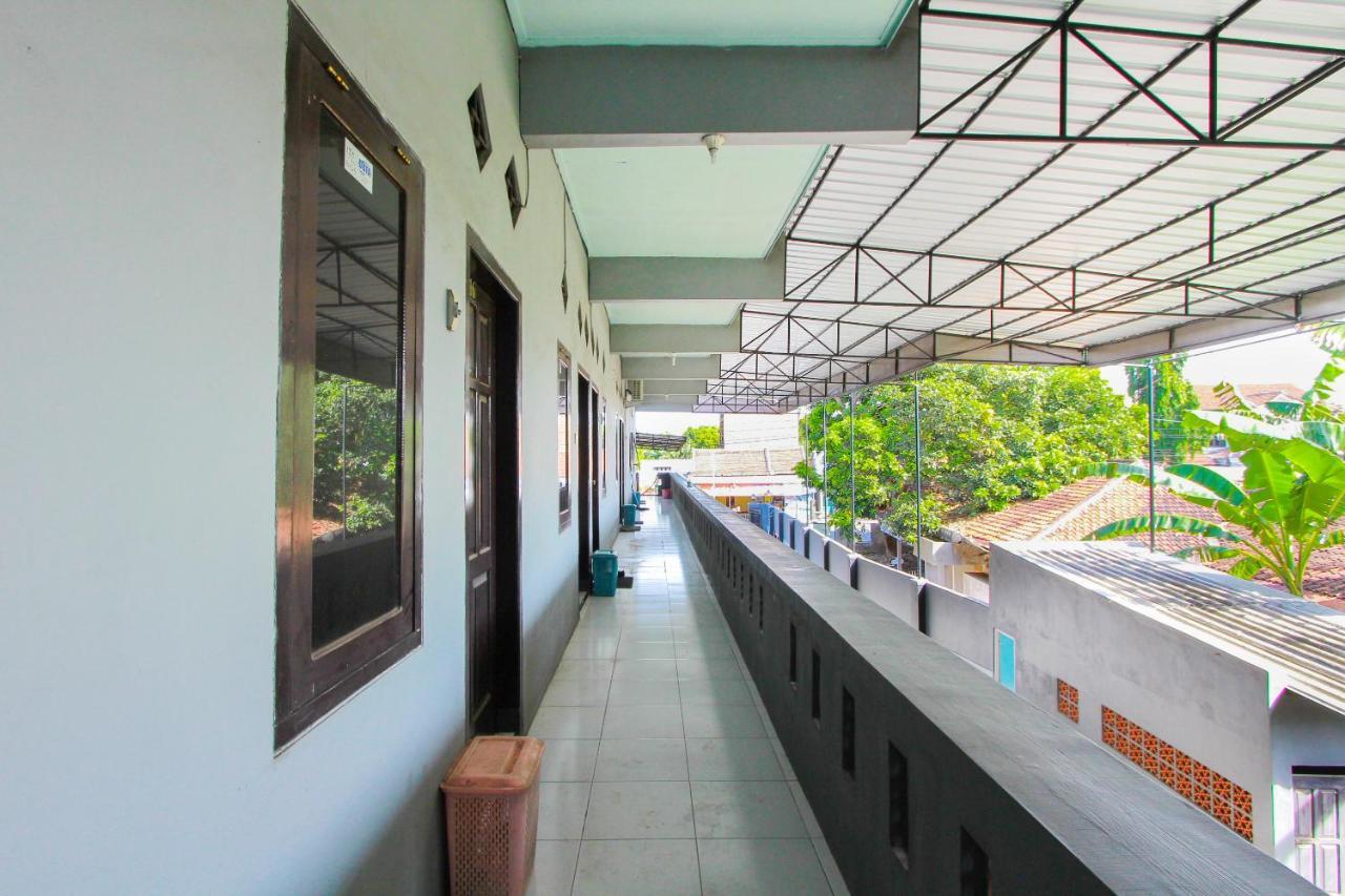 Spot On 2288 Kost Mittasukha Family Hotel Banyuwangi  Exterior photo